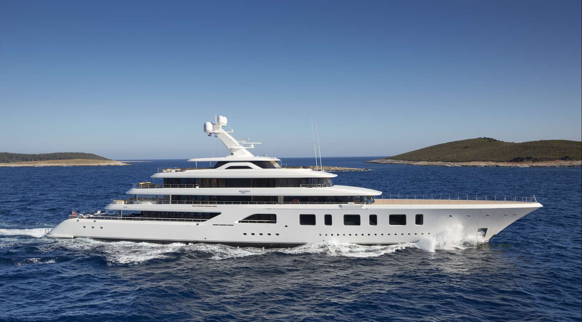 luxury superyacht aquarius